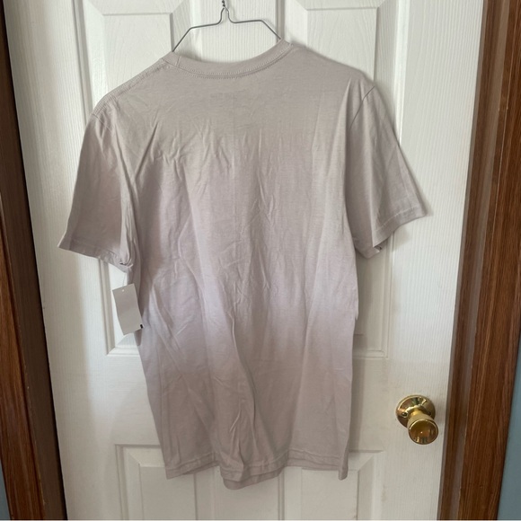 PEANUTS T-SHIRT SIZE MENS S BRAND NEW WITH TAGS HAS A STAIN SHOWN IN PHOTOS - Picture 9 of 11